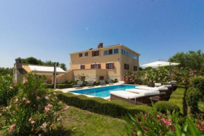 Ferienhaus mit Privatpool für 10 Personen ca 300 qm in Šišan, Istrien Südküste von Istrien